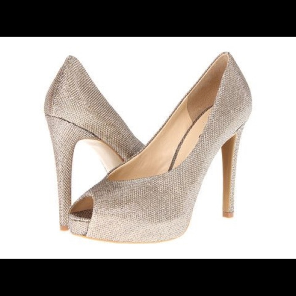 Guess Hytner Gold Heels 6.5.